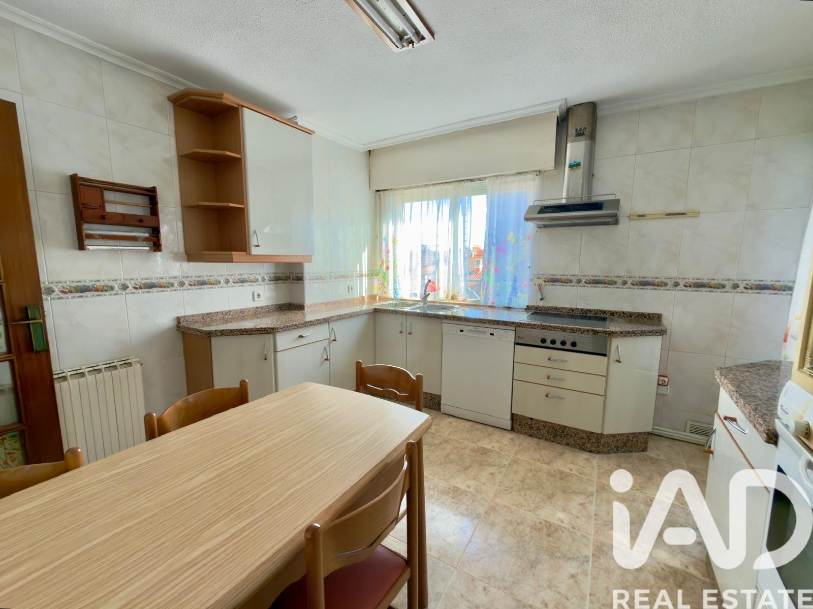Apartment à Leon, Espagne 4 chambres, 146 m2 No. 195144