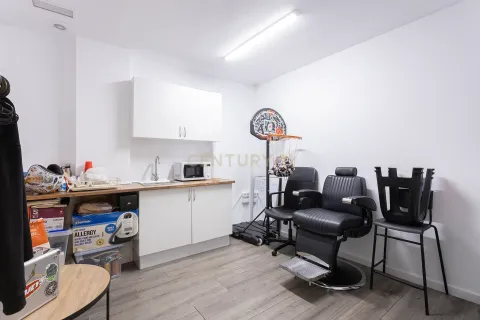 Office for sale in Barcelona, Spain 1 bedroom, 106 sq.m. No. 167132 - photo 10