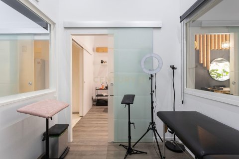 Office for sale in Barcelona, Spain 1 bedroom, 106 sq.m. No. 167132 - photo 17