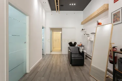 Office for sale in Barcelona, Spain 1 bedroom, 106 sq.m. No. 167132 - photo 12