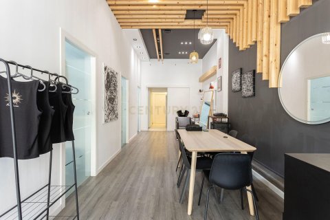 Office for sale in Barcelona, Spain 1 bedroom, 106 sq.m. No. 167132 - photo 11