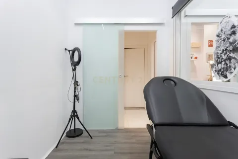 Office for sale in Barcelona, Spain 1 bedroom, 106 sq.m. No. 167132 - photo 18