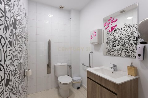 Office for sale in Barcelona, Spain 1 bedroom, 106 sq.m. No. 167132 - photo 28