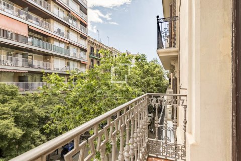 Apartment for sale in Barcelona, Spain 3 bedrooms, 95 sq.m. No. 167971 - photo 20