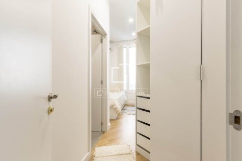 Apartment for sale in Barcelona, Spain 3 bedrooms, 95 sq.m. No. 167971 - photo 21
