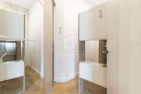 Apartment for sale in Barcelona, Spain 3 bedrooms, 95 sq.m. No. 167971 - photo 18