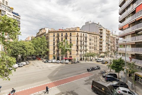 Apartment for sale in Barcelona, Spain 3 bedrooms, 95 sq.m. No. 167971 - photo 19