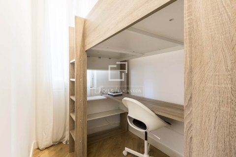 Apartment for sale in Barcelona, Spain 3 bedrooms, 95 sq.m. No. 167971 - photo 16