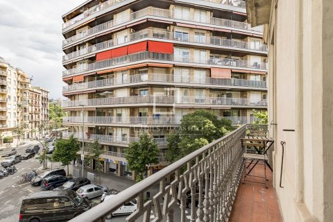 Apartment for sale in Barcelona, Spain 3 bedrooms, 95 sq.m. No. 167971 - photo 27