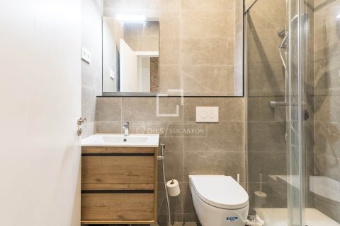 Apartment for sale in Barcelona, Spain 3 bedrooms, 95 sq.m. No. 167971 - photo 15