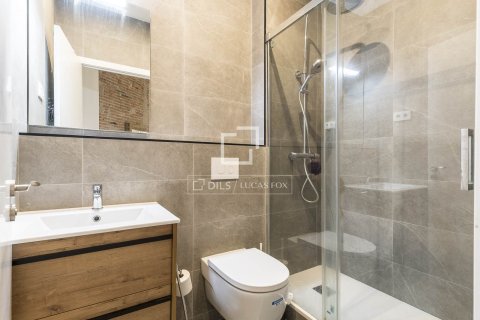 Apartment for sale in Barcelona, Spain 3 bedrooms, 95 sq.m. No. 167971 - photo 13