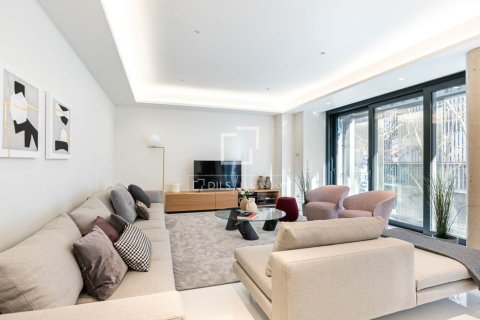 Apartment for sale in Barcelona, Spain 3 bedrooms, 148 sq.m. No. 167972 - photo 7