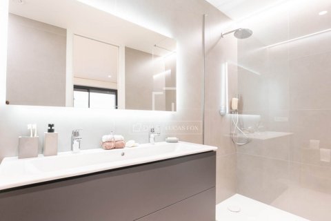 Apartment for sale in Barcelona, Spain 3 bedrooms, 148 sq.m. No. 167972 - photo 20