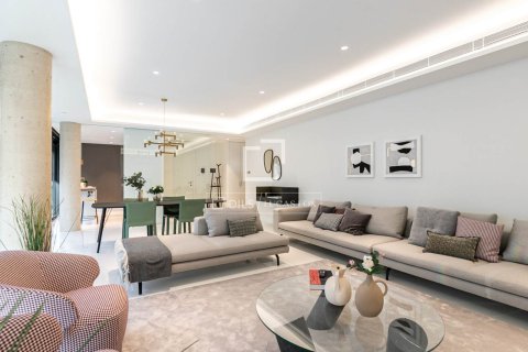 Apartment for sale in Barcelona, Spain 3 bedrooms, 148 sq.m. No. 167972 - photo 3