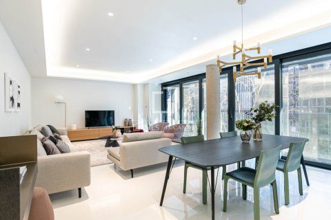 Apartment for sale in Barcelona, Spain 3 bedrooms, 148 sq.m. No. 167972 - photo 4
