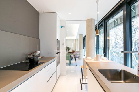 Apartment for sale in Barcelona, Spain 3 bedrooms, 148 sq.m. No. 167972 - photo 12