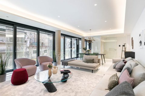 Apartment for sale in Barcelona, Spain 3 bedrooms, 148 sq.m. No. 167972 - photo 2