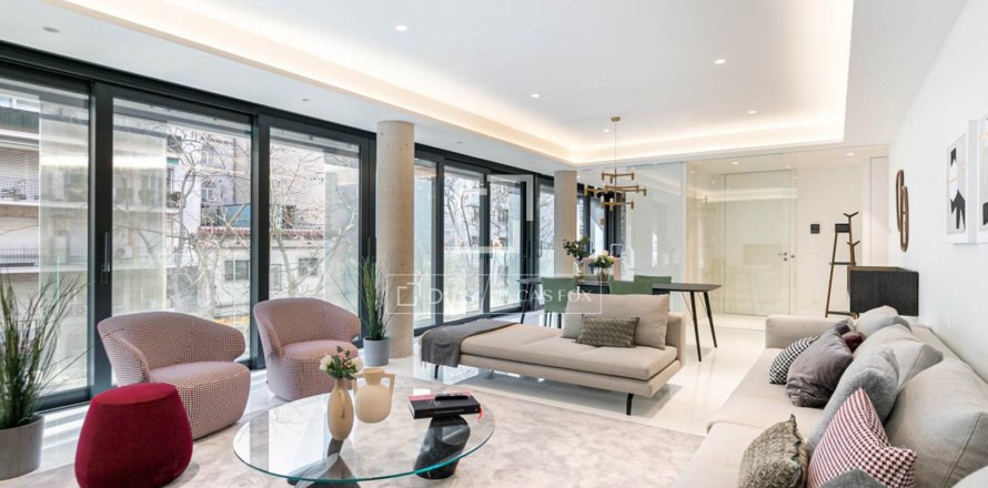Apartamento en Barcelona, España 3 dormitorios, 148 m2 No. 167972