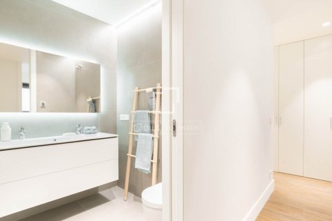 Apartment for sale in Barcelona, Spain 3 bedrooms, 148 sq.m. No. 167972 - photo 24