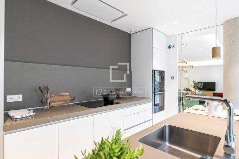 Apartment for sale in Barcelona, Spain 3 bedrooms, 148 sq.m. No. 167972 - photo 11