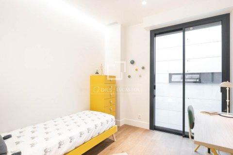 Apartment for sale in Barcelona, Spain 3 bedrooms, 148 sq.m. No. 167972 - photo 26
