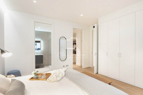 Apartment for sale in Barcelona, Spain 3 bedrooms, 148 sq.m. No. 167972 - photo 21