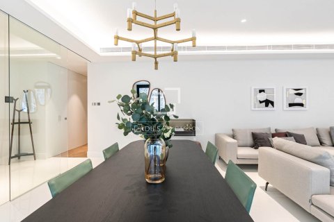 Apartment for sale in Barcelona, Spain 3 bedrooms, 148 sq.m. No. 167972 - photo 9