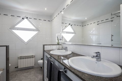 Villa à vendre à Castelldefels, Barcelona, Espagne, 5 chambres, 260 m2 No. 167970 - photo 26
