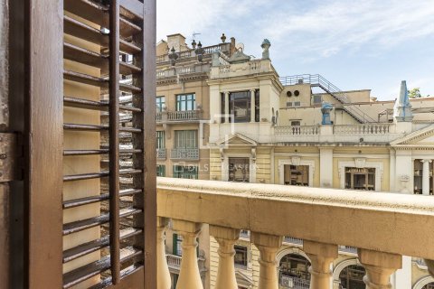 Huoneisto vuokrattavana Barcelona, Espanja, 4 makuuhuonetta, 137 m2 No. 167966 - kuva 2
