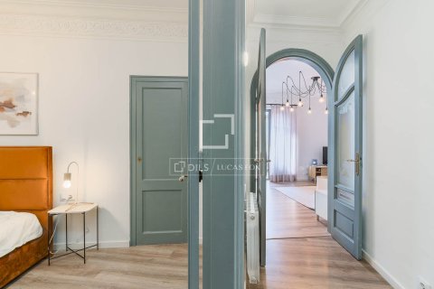 Huoneisto vuokrattavana Barcelona, Espanja, 4 makuuhuonetta, 137 m2 No. 167966 - kuva 19