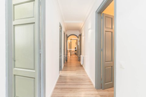 Huoneisto vuokrattavana Barcelona, Espanja, 4 makuuhuonetta, 137 m2 No. 167966 - kuva 4