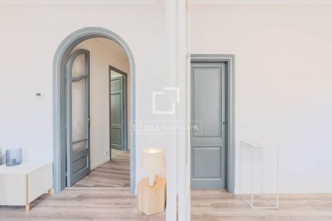 Huoneisto vuokrattavana Barcelona, Espanja, 4 makuuhuonetta, 137 m2 No. 167966 - kuva 18