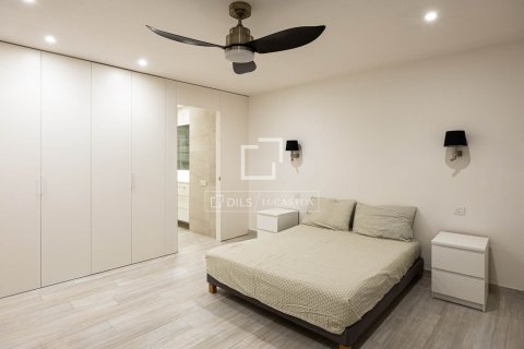 Apartment for sale in Barcelona, Spain 3 bedrooms, 138 sq.m. No. 167968 - photo 10