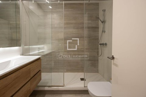 Apartment for sale in Barcelona, Spain 3 bedrooms, 138 sq.m. No. 167968 - photo 16