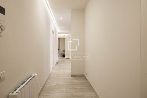 Apartment for sale in Barcelona, Spain 3 bedrooms, 138 sq.m. No. 167968 - photo 23