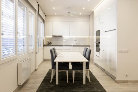 Apartment for sale in Barcelona, Spain 3 bedrooms, 138 sq.m. No. 167968 - photo 6