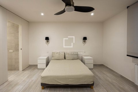 Apartment for sale in Barcelona, Spain 3 bedrooms, 138 sq.m. No. 167968 - photo 8