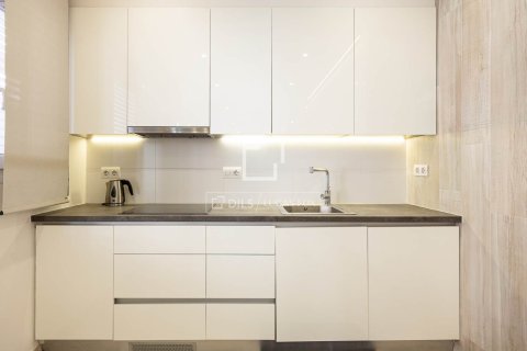 Apartment for sale in Barcelona, Spain 3 bedrooms, 138 sq.m. No. 167968 - photo 5
