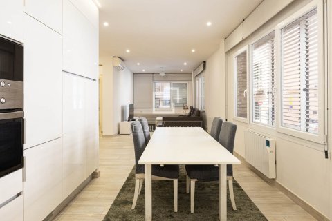 Apartment for sale in Barcelona, Spain 3 bedrooms, 138 sq.m. No. 167968 - photo 4