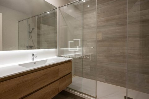 Apartment for sale in Barcelona, Spain 3 bedrooms, 138 sq.m. No. 167968 - photo 17