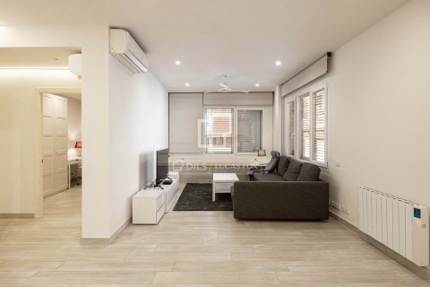 Apartment for sale in Barcelona, Spain 3 bedrooms, 138 sq.m. No. 167968 - photo 2