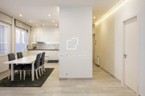 Apartment for sale in Barcelona, Spain 3 bedrooms, 138 sq.m. No. 167968 - photo 3