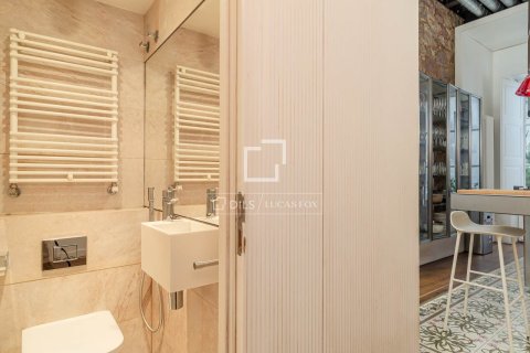Apartment for sale in Barcelona, Spain 4 bedrooms, 226 sq.m. No. 167969 - photo 17
