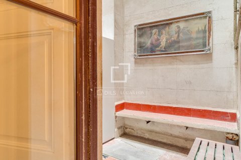 Apartment for sale in Barcelona, Spain 4 bedrooms, 226 sq.m. No. 167969 - photo 16