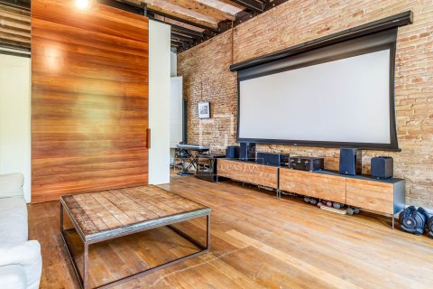 Apartment for sale in Barcelona, Spain 4 bedrooms, 226 sq.m. No. 167969 - photo 13