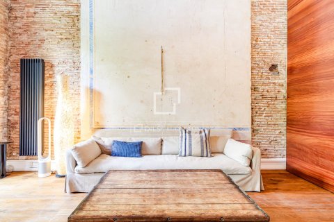 Apartment for sale in Barcelona, Spain 4 bedrooms, 226 sq.m. No. 167969 - photo 3