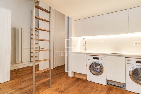 Apartment for sale in Barcelona, Spain 4 bedrooms, 226 sq.m. No. 167969 - photo 11