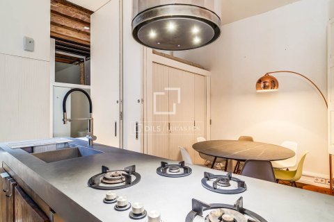Apartment for sale in Barcelona, Spain 4 bedrooms, 226 sq.m. No. 167969 - photo 20