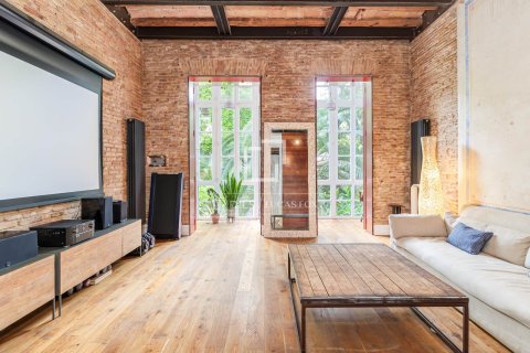 Apartment for sale in Barcelona, Spain 4 bedrooms, 226 sq.m. No. 167969 - photo 4