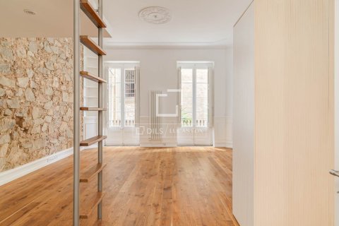 Apartment for sale in Barcelona, Spain 4 bedrooms, 226 sq.m. No. 167969 - photo 7